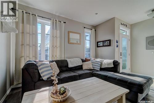 137 3229 Elgaard Drive, Regina, SK - Indoor Photo Showing Living Room