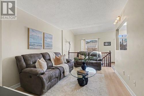 52 Blackdome Crescent, Ottawa, ON - Indoor Photo Showing Living Room
