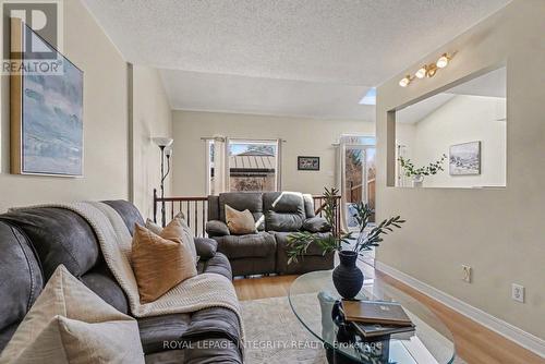 52 Blackdome Crescent, Ottawa, ON - Indoor Photo Showing Living Room