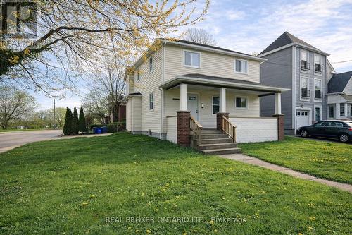 4394 ELLIS STREET  Niagara Falls, ON L2E 1H4