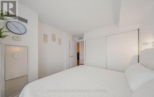 716 - 18 Valley Woods Road, Toronto, ON - Indoor Photo Showing Bedroom