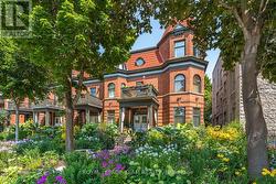 525 KING EDWARD AVENUE  Ottawa, ON K1N 7N3