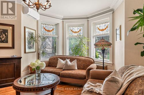 525 King Edward Avenue, Ottawa, ON - Indoor Photo Showing Living Room