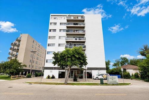204 139 Roslyn Road  Winnipeg, MB R3L 0G7