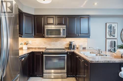 275 Eves Gate, Milton, ON - Indoor Photo Showing Kitchen With Stainless Steel Kitchen With Double Sink With Upgraded Kitchen