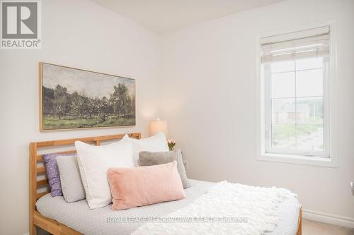 275 Eves Gate, Milton, ON - Indoor Photo Showing Bedroom