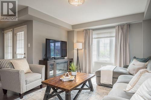 275 Eves Gate, Milton, ON - Indoor Photo Showing Living Room