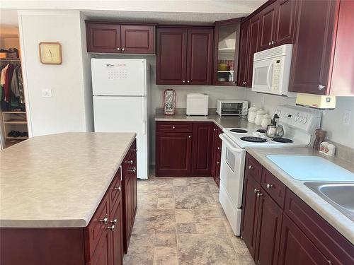68 Bluebird Crescent, Brandon, MB - Indoor Photo Showing Kitchen