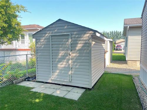 68 Bluebird Crescent, Brandon, MB - Outdoor With Exterior