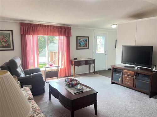 68 Bluebird Crescent, Brandon, MB - Indoor Photo Showing Living Room