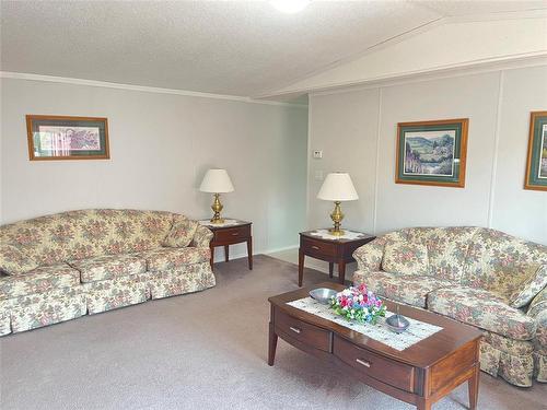 68 Bluebird Crescent, Brandon, MB - Indoor Photo Showing Living Room
