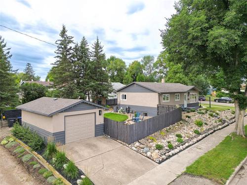 1106 Louise Avenue E, Brandon, MB - Outdoor