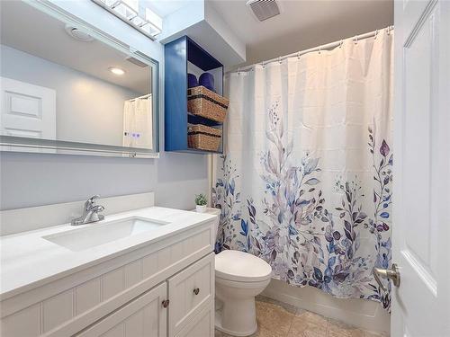 1106 Louise Avenue E, Brandon, MB - Indoor Photo Showing Bathroom