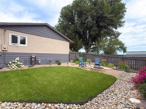 1106 Louise Avenue E, Brandon, MB - Outdoor