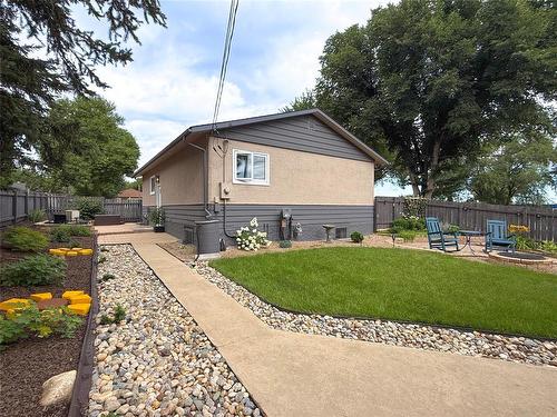 1106 Louise Avenue E, Brandon, MB - Outdoor