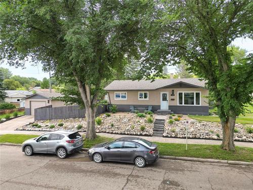 1106 Louise Avenue E, Brandon, MB - Outdoor