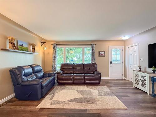 1106 Louise Avenue E, Brandon, MB - Indoor Photo Showing Living Room