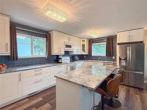 1106 Louise Avenue E, Brandon, MB - Indoor Photo Showing Kitchen