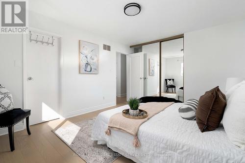 3192 Windwood Drive, Mississauga, ON - Indoor Photo Showing Bedroom