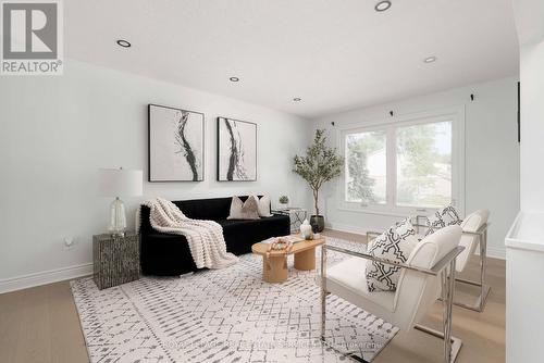 3192 Windwood Drive, Mississauga, ON - Indoor Photo Showing Living Room