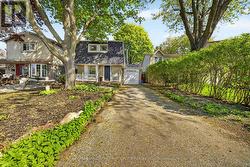 33 HARRISON COURT  Whitby, ON L1N 6E2