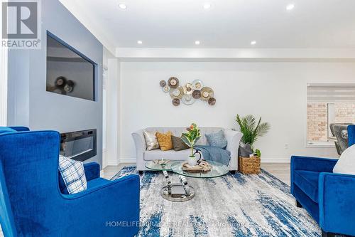 36 Tidemore Heights, Hamilton, ON - Indoor Photo Showing Living Room
