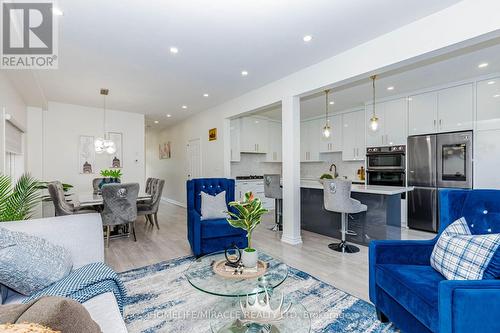 36 Tidemore Heights, Hamilton, ON - Indoor Photo Showing Living Room