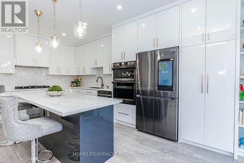 36 Tidemore Heights, Hamilton, ON - Indoor Photo Showing Kitchen With Upgraded Kitchen