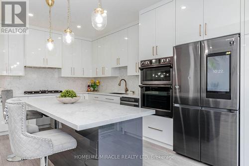 36 Tidemore Heights, Hamilton, ON - Indoor Photo Showing Kitchen With Upgraded Kitchen