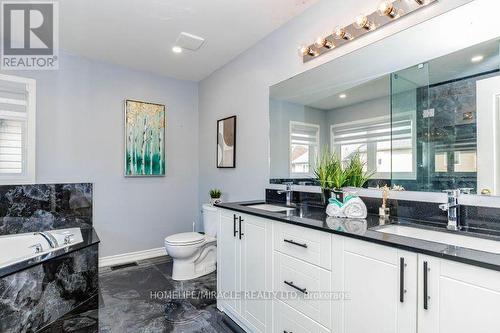 36 Tidemore Heights, Hamilton, ON - Indoor Photo Showing Bathroom