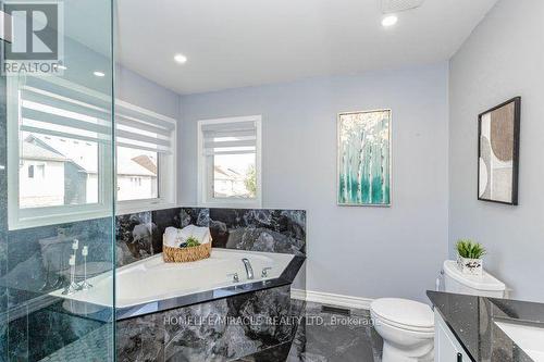 36 Tidemore Heights, Hamilton, ON - Indoor Photo Showing Bathroom