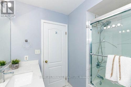 36 Tidemore Heights, Hamilton, ON - Indoor Photo Showing Bathroom