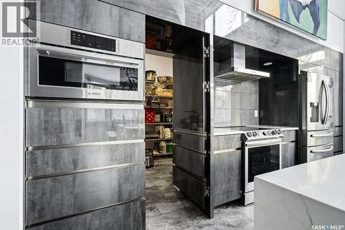 3601 Grassick Avenue, Regina, SK - Indoor Photo Showing Kitchen With Stainless Steel Kitchen