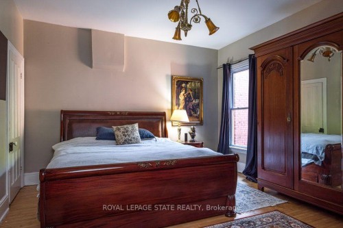 122 East Avenue S, Hamilton, ON - Indoor Photo Showing Bedroom