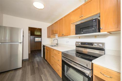 838 Atlantic Ave, Winnipeg, MB - Indoor Photo Showing Kitchen