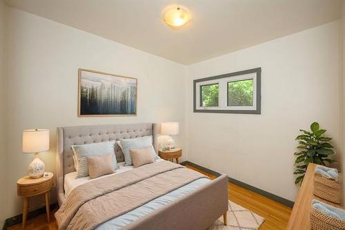 838 Atlantic Ave, Winnipeg, MB - Indoor Photo Showing Bedroom