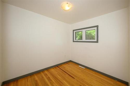 838 Atlantic Ave, Winnipeg, MB - Indoor Photo Showing Other Room