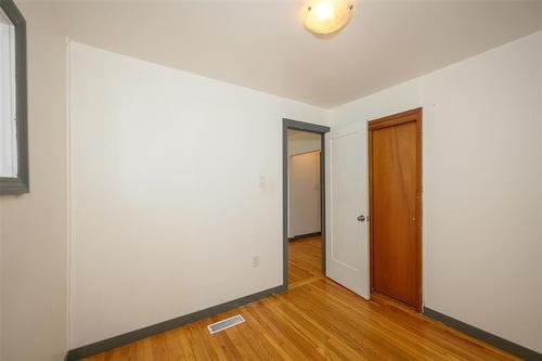 838 Atlantic Ave, Winnipeg, MB - Indoor Photo Showing Other Room