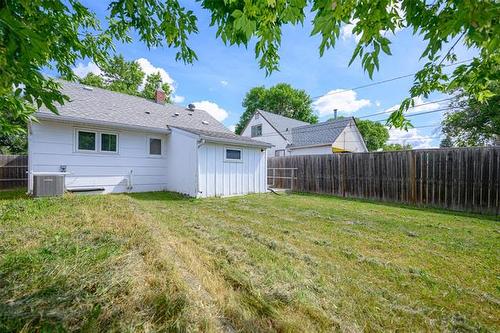 838 Atlantic Ave, Winnipeg, MB - Outdoor