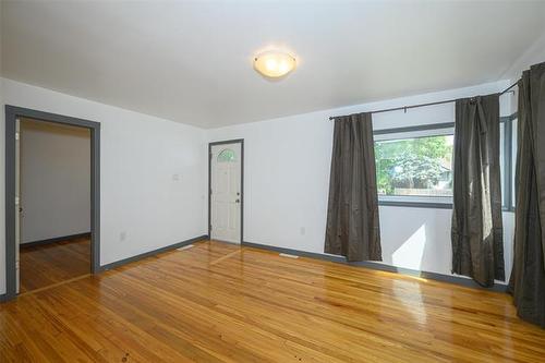 838 Atlantic Ave, Winnipeg, MB - Indoor Photo Showing Other Room