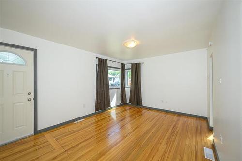 838 Atlantic Ave, Winnipeg, MB - Indoor Photo Showing Other Room