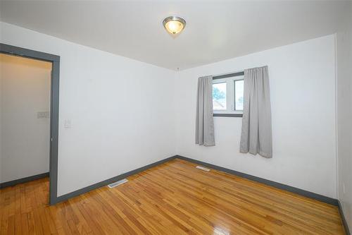 838 Atlantic Ave, Winnipeg, MB - Indoor Photo Showing Other Room