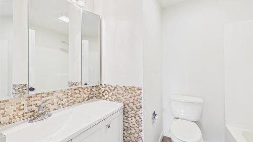 1305 10Th Avenue, Cranbrook, BC - Indoor Photo Showing Bathroom