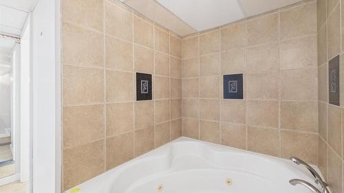 1305 10Th Avenue, Cranbrook, BC - Indoor Photo Showing Bathroom