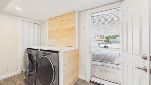 1305 10Th Avenue, Cranbrook, BC - Indoor Photo Showing Laundry Room