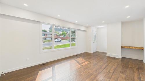 1305 10Th Avenue, Cranbrook, BC - Indoor Photo Showing Other Room