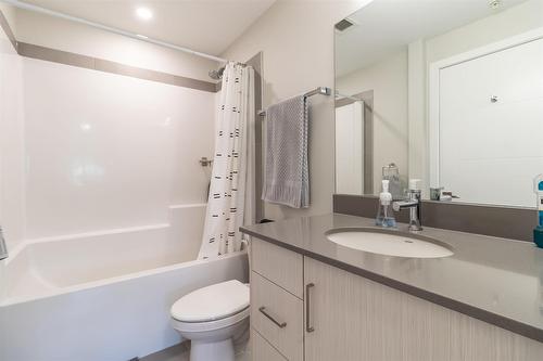 126-2301 Carrington Road, West Kelowna, BC - Indoor Photo Showing Bathroom