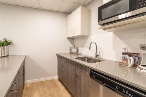 126-2301 Carrington Road, West Kelowna, BC - Indoor Photo Showing Kitchen