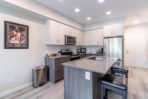 126-2301 Carrington Road, West Kelowna, BC - Indoor Photo Showing Kitchen