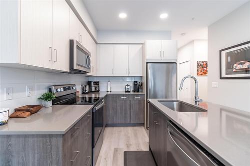 126-2301 Carrington Road, West Kelowna, BC - Indoor Photo Showing Kitchen With Upgraded Kitchen